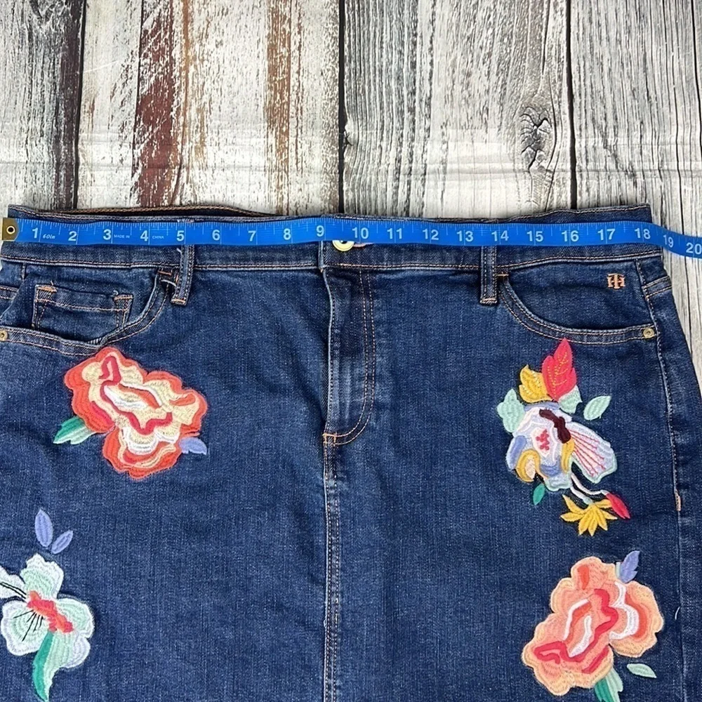 Tommy Hilfiger Denim Skirt  with Floral Design Sz 16 - Picture 6 of 10